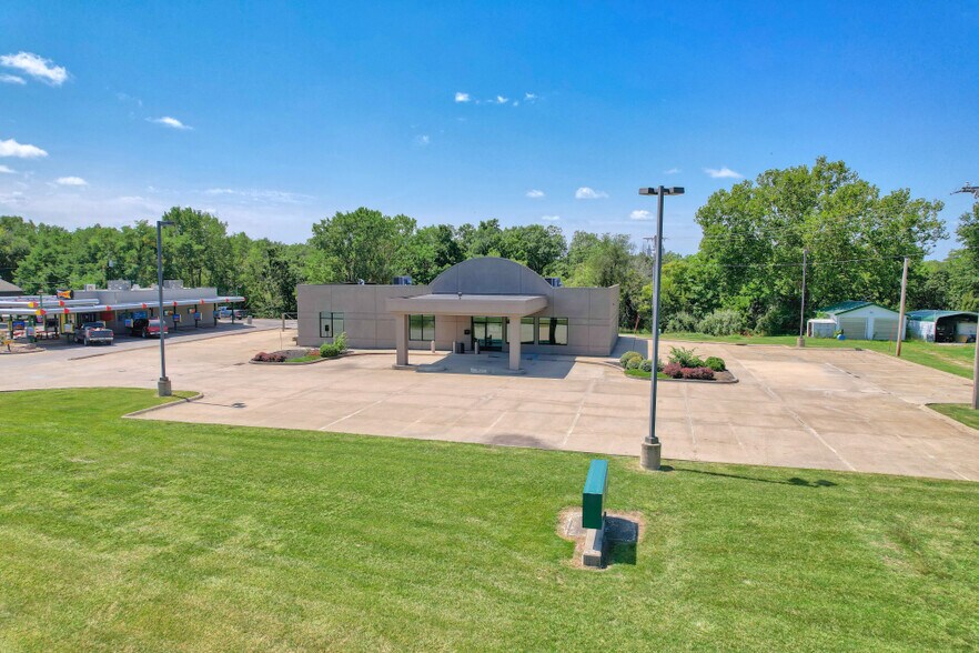 More Photos Of 1040 N 18th St, Centerville Medical For Sale