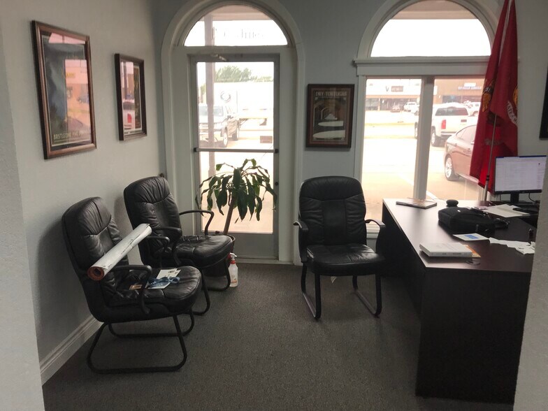 More Photos Of 310 N Main St, Keller Unknown For Lease