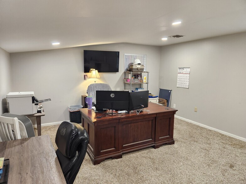 More Photos Of 101 Petras Way, Kyle Warehouse For Sale