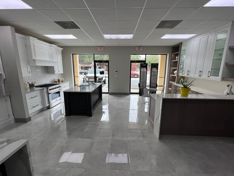 More Photos Of 3601-3609 Henderson Blvd, Tampa Storefront For Lease