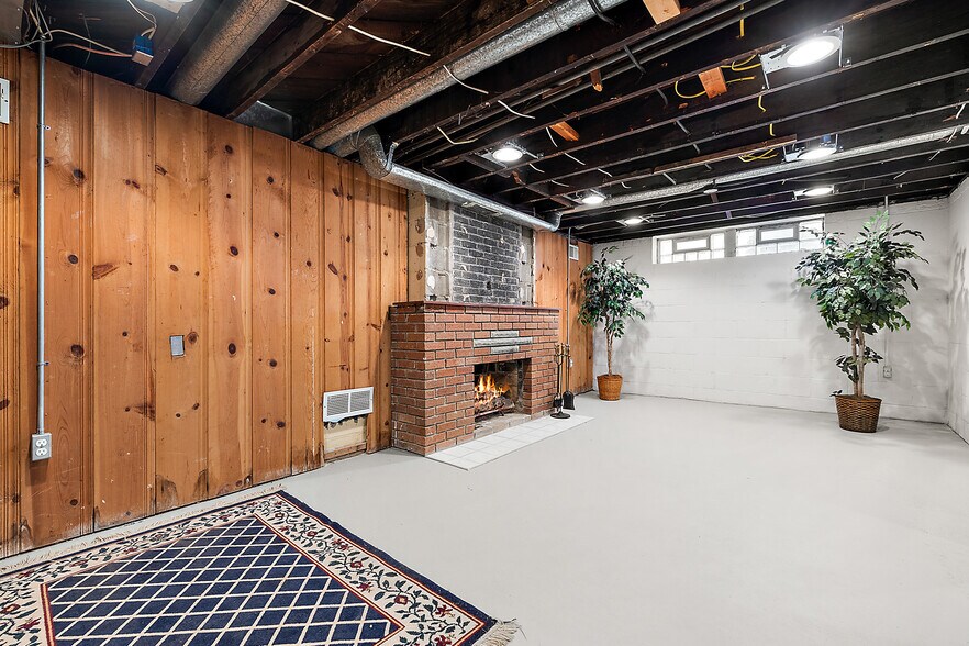 More Photos Of 18200 E 13 Mile Rd, Roseville Office For Sale