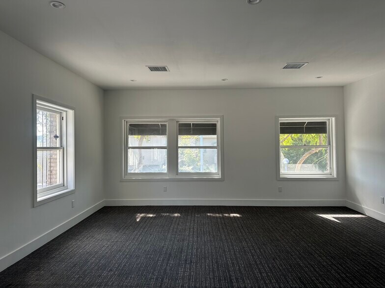 More Photos Of 7201-7213 Santa Monica Blvd, West Hollywood Storefront Retail Office For Lease