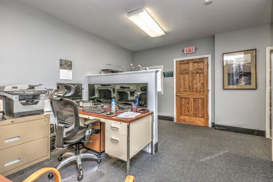 More Photos Of 1948 Chapel St, New Haven Office For Sale