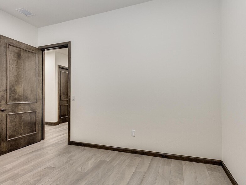 More Photos Of 4331 Adams, Norman Office For Lease