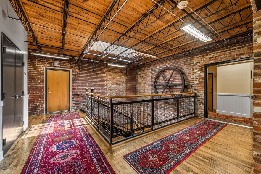 More Photos Of 2411 E Franklin St, Richmond Apartments For Lease