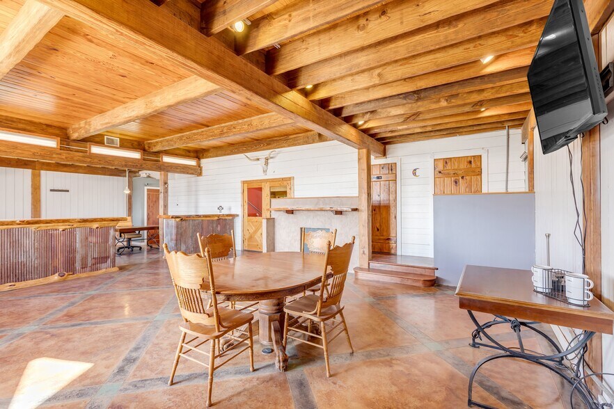 More Photos Of 1374 State Hwy 71, Bastrop Flex For Lease
