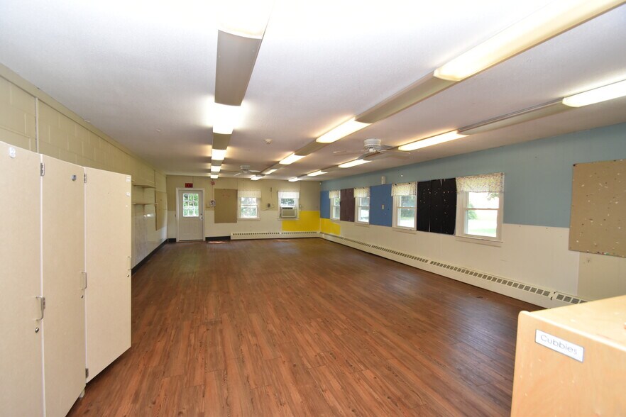 More Photos Of 194 House St, Glastonbury Daycare Center For Sale