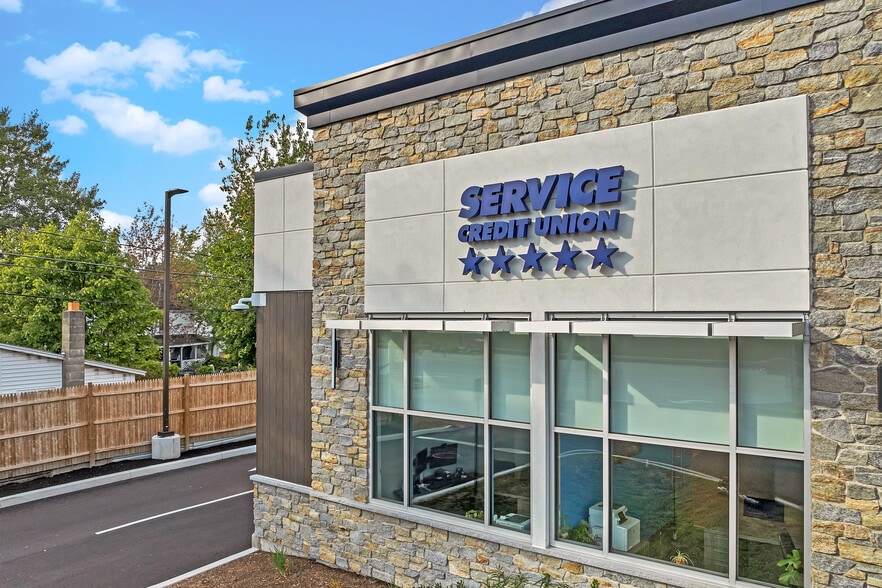 More Photos Of 5 Sargents Pl, Gilford General Retail For Sale
