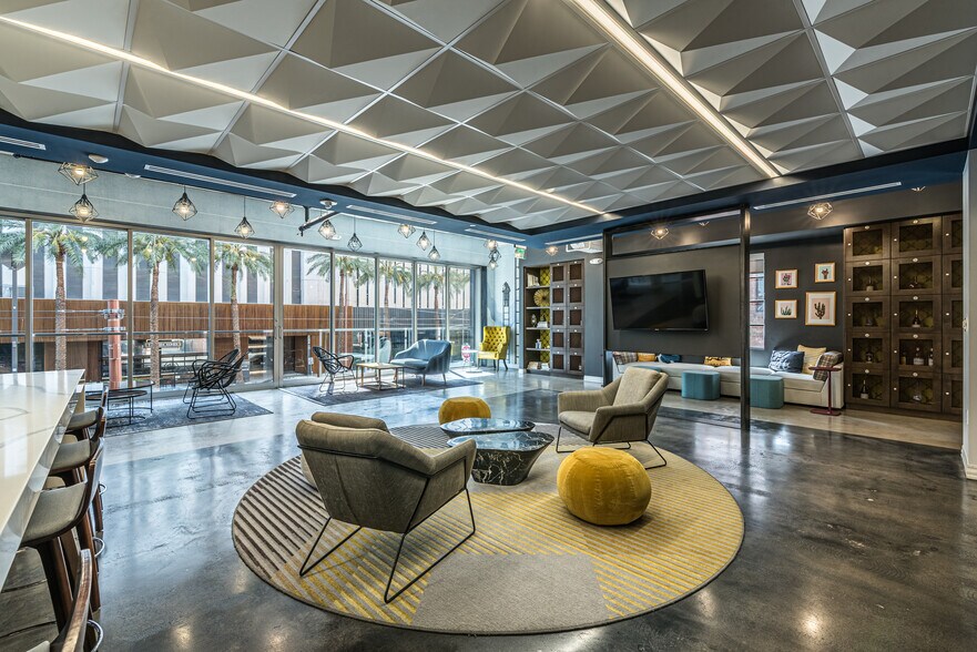 More Photos Of 111 W Monroe St, Phoenix Office Residential For Lease