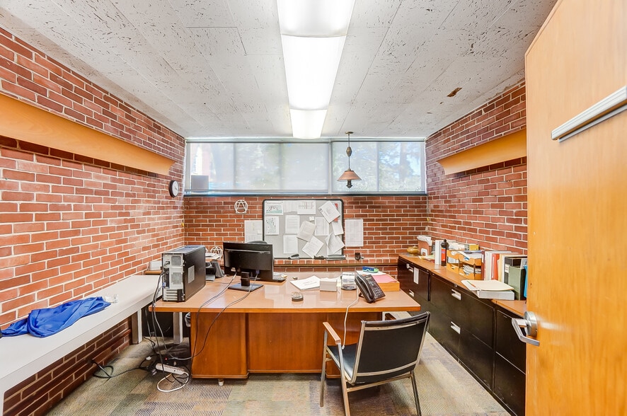 More Photos Of 800 Livermore St, Yellow Springs Research And Development For Sale