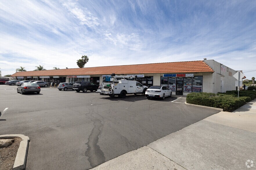Primary Photo Of 1531-1551 W Mission Rd, San Marcos Unknown For Lease