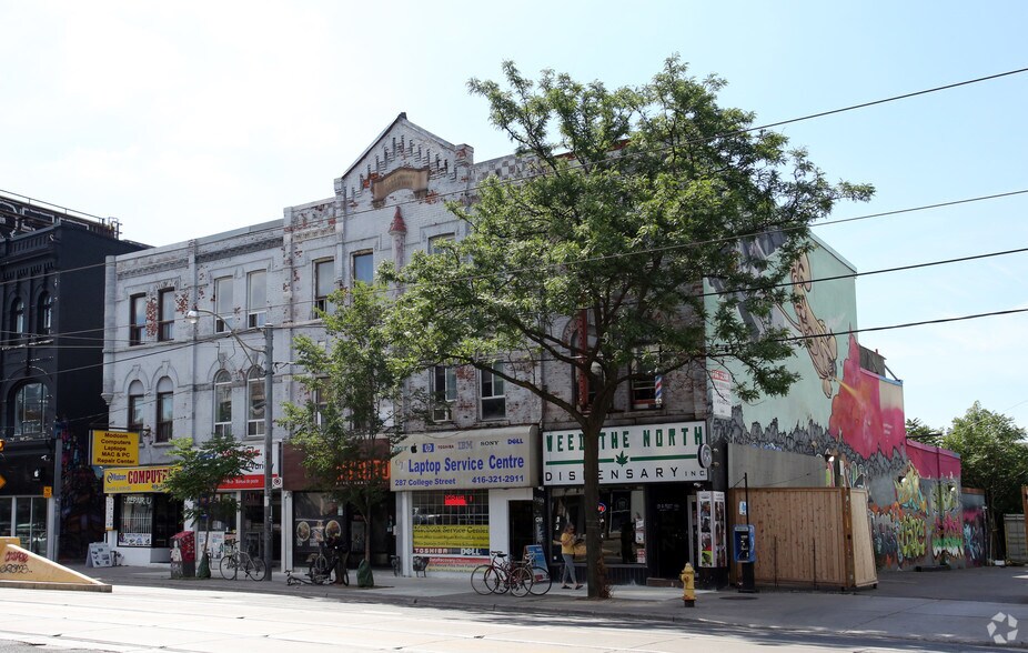 Primary Photo Of 289 College St, Toronto Storefront Retail Residential For Lease