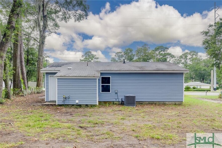 More Photos Of 506 E Montgomery Cross Rd, Savannah Office Residential For Sale