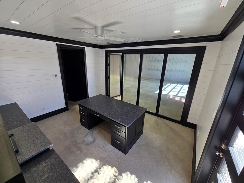 More Photos Of 7726 Harwell St, White Settlement Office For Lease