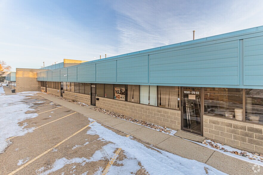 More Photos Of 10515 170th St NW, Edmonton Showroom For Lease