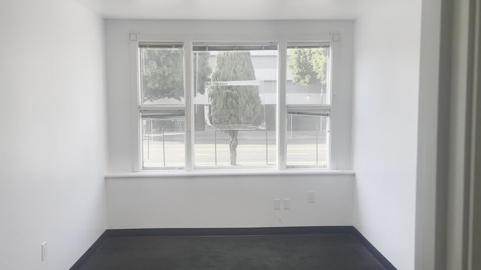 Primary Photo Of 9935 S Santa Monica Blvd, Beverly Hills Coworking Space