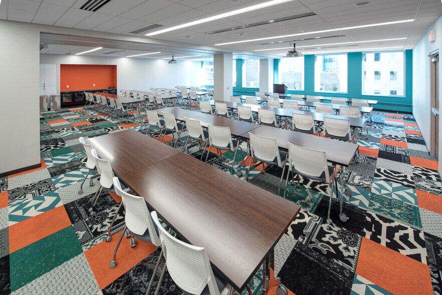 More Photos Of 733 Marquette Ave, Minneapolis Unknown For Lease