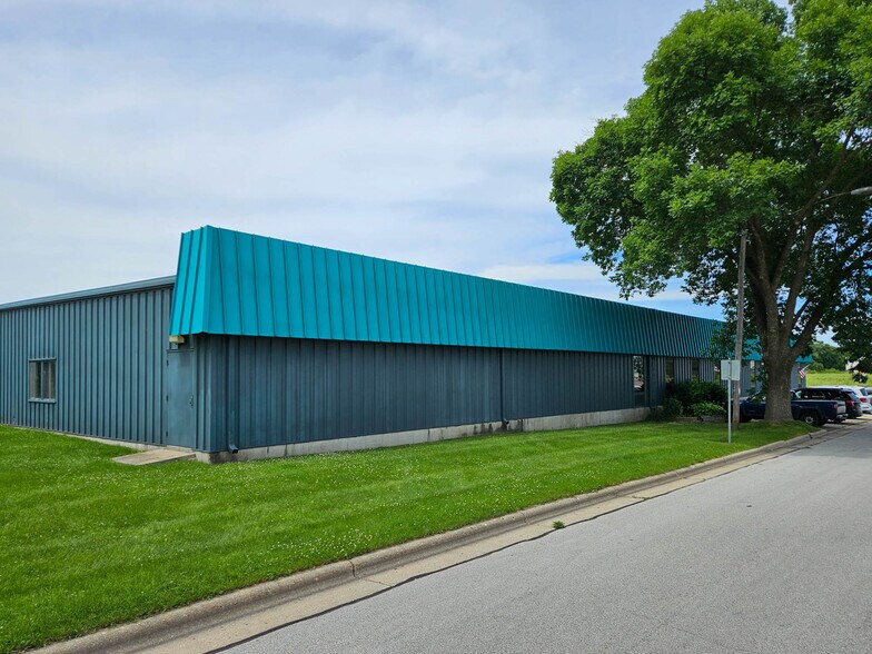 More Photos Of 525 Jefferson St, Fort Atkinson Manufacturing For Sale
