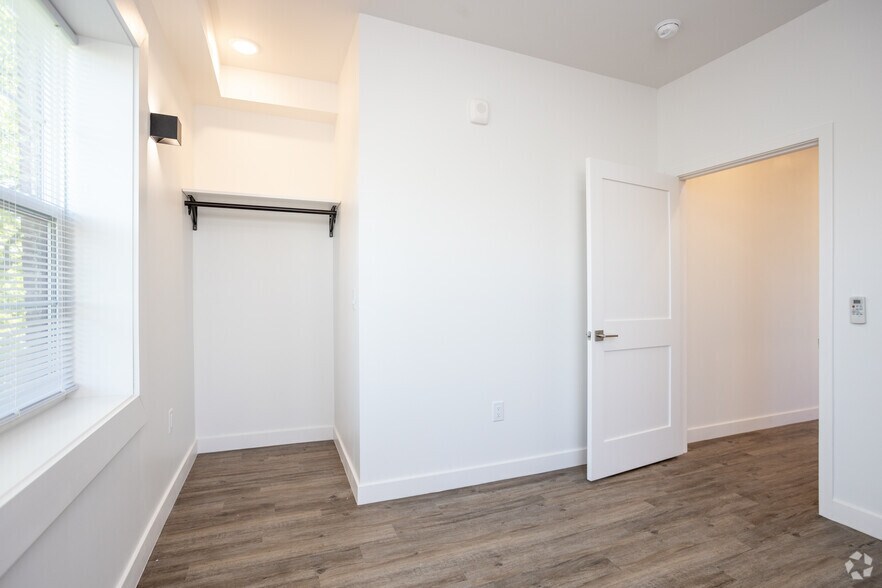 More Photos Of 595 E Broad St, Columbus Apartments For Sale