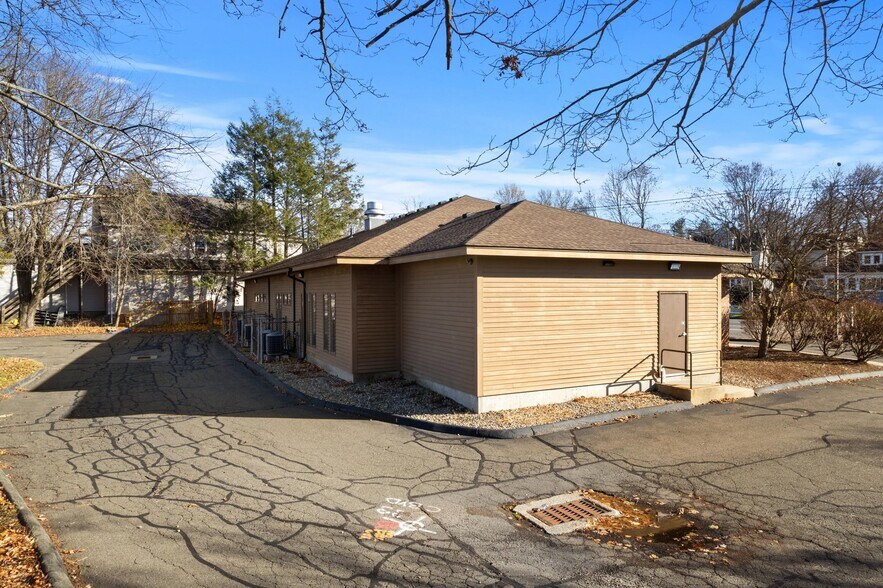 More Photos Of 375 E Center St, Manchester Medical For Sale