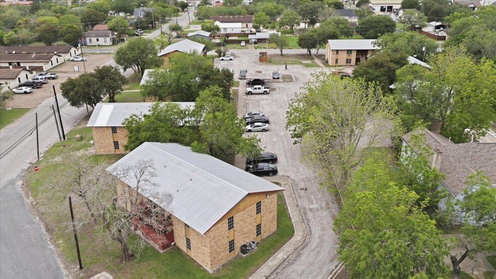 More Photos Of 600 E Crockett St, Beeville Apartments For Sale