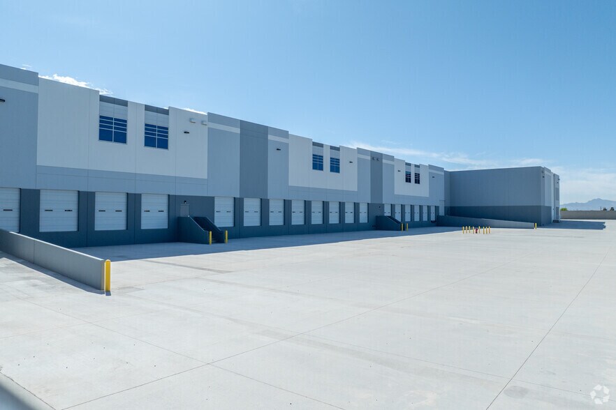 More Photos Of 2327 N Nellis Blvd, Las Vegas Distribution For Sale