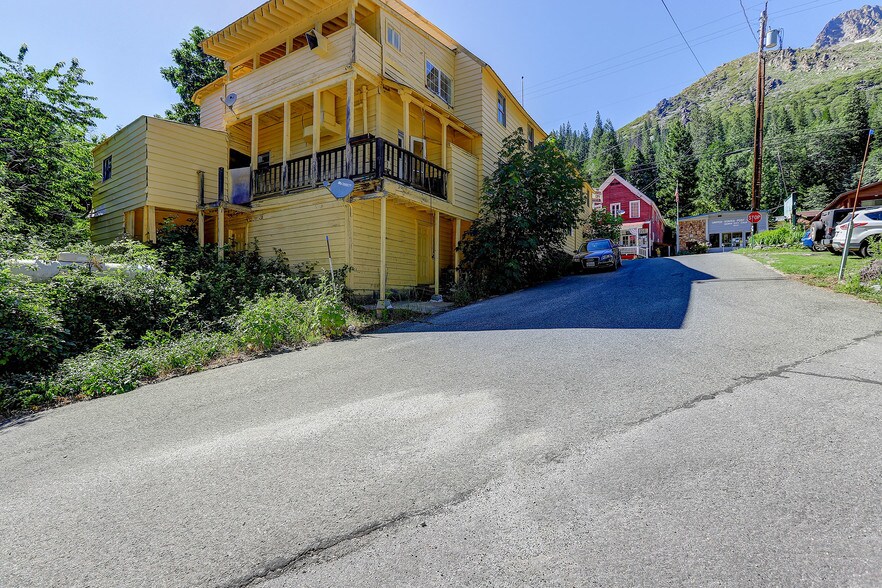 More Photos Of 212 Main St, Sierra City Hotel For Sale