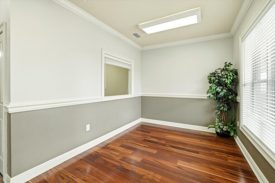 More Photos Of 2236 NE Capital Circle, Tallahassee Office For Lease