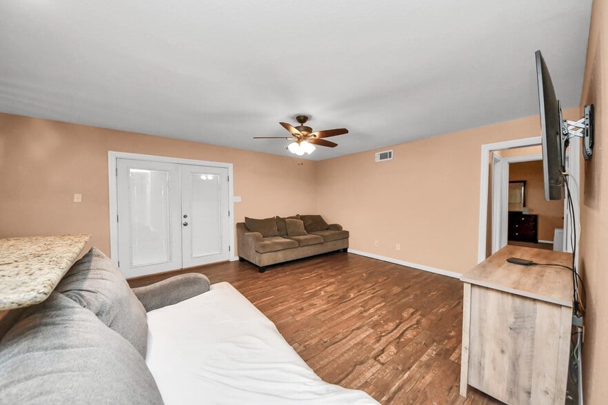 More Photos Of 2534 Garden Rd, Pearland Specialty For Sale