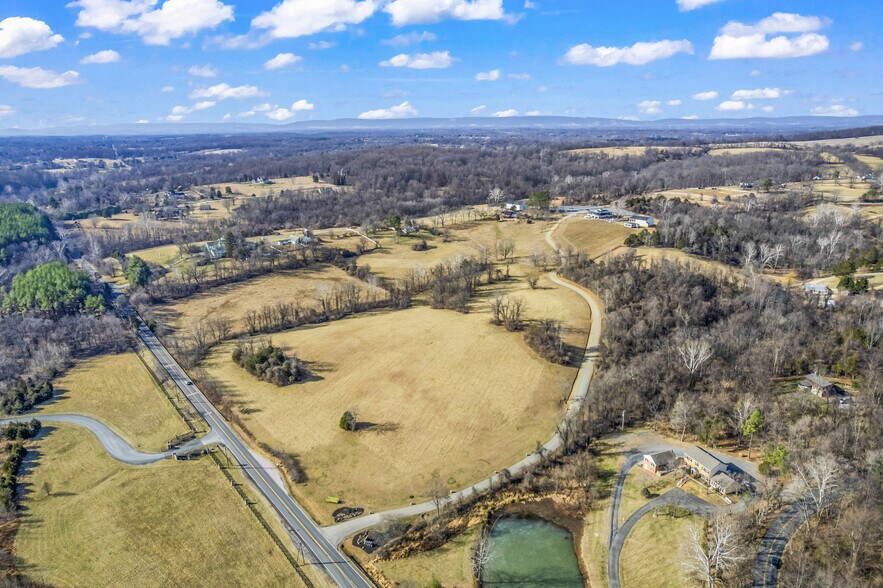 More Photos Of 23130 Briar Patch Ln, Middleburg Lodge Meeting Hall For Lease