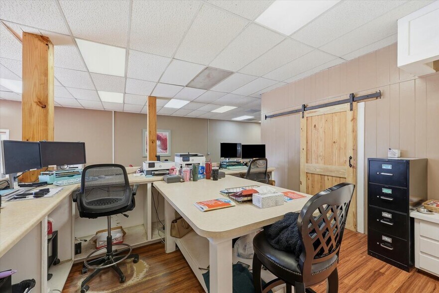 More Photos Of 148 W Green St, Hazlehurst Office For Sale