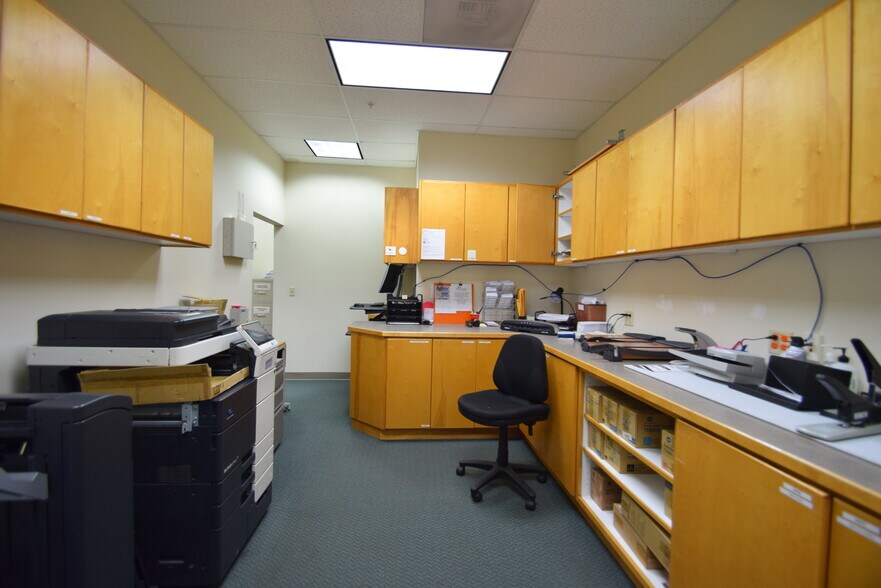 More Photos Of 920 SW Emkay Dr, Bend Office For Lease
