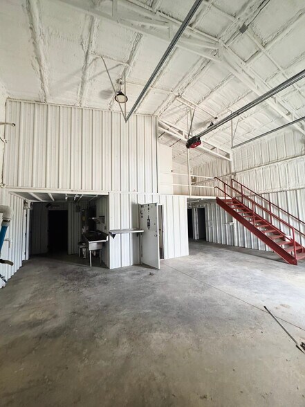 More Photos Of 19820 SW 29th St, Union City Industrial For Lease