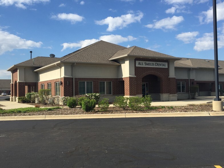 More Photos Of 1446 Merchant Dr, Algonquin Medical For Sale