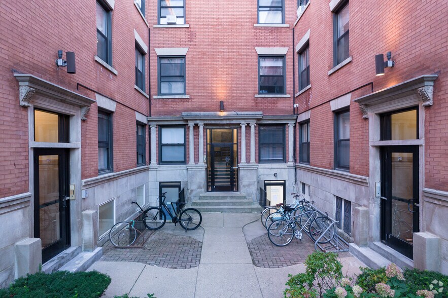 More Photos Of 716 Clark St, Evanston Apartments For Lease