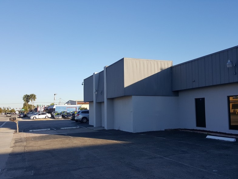 More Photos Of 1412-1414 Viscaya Pky, Cape Coral Warehouse For Lease