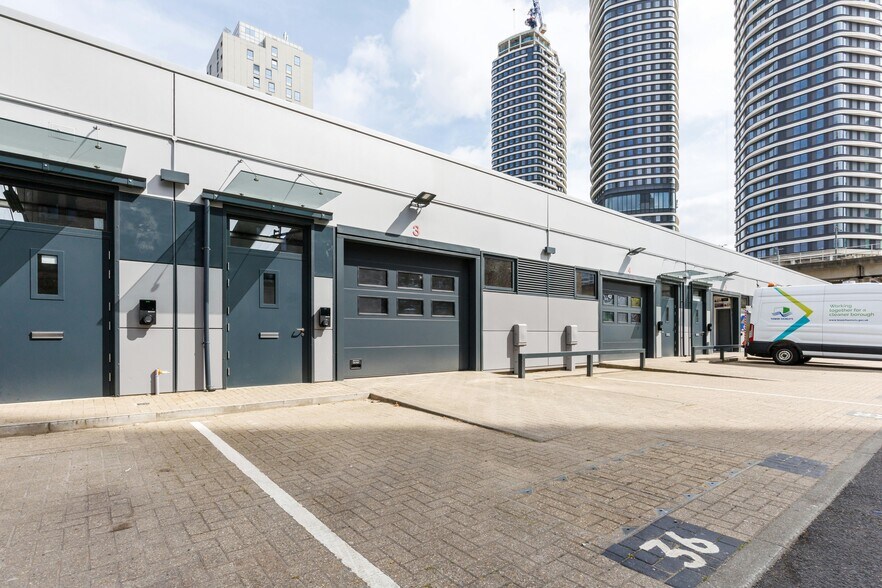 More Photos Of 10 Prestons Rd, London Unknown For Lease