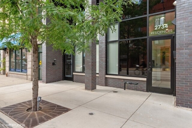 Primary Photo Of 2734 N Lincoln Ave, Chicago Office Residential For Lease