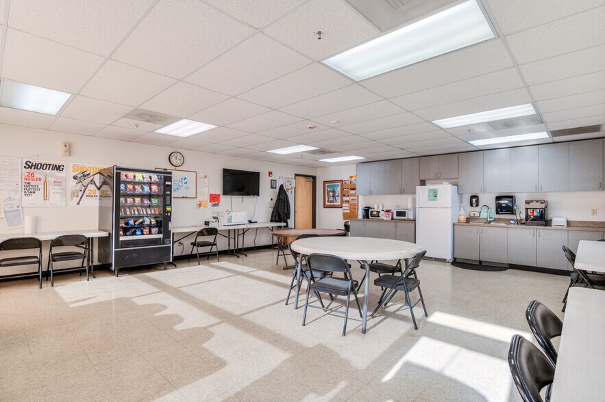 More Photos Of 95 SW Columbia St, Bend Flex For Sale