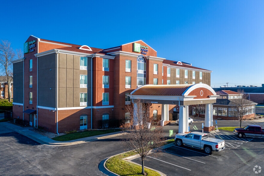 More Photos Of 12801 S 71 Hwy, Grandview Hotel For Sale