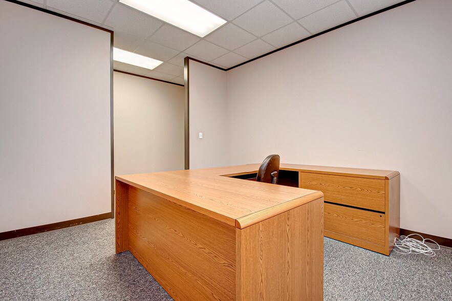 More Photos Of 7102 Glen Chase Ct, Houston Office For Sale