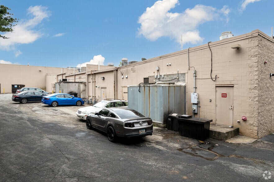 More Photos Of 610-640 Thornton Rd, Lithia Springs Storefront For Lease