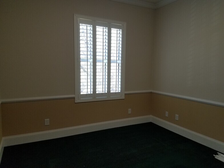 More Photos Of 4652 Lawrenceville Hwy, Lilburn Office Residential For Lease