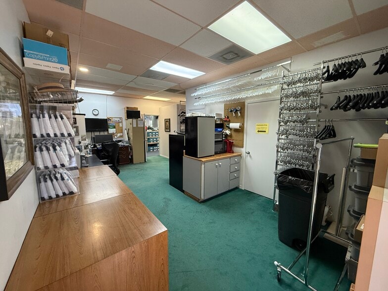 More Photos Of 4333 S Tamiami Trl, Sarasota Unknown For Lease