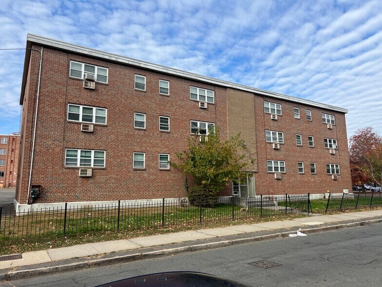 More Photos Of 23 Marshall St, Hartford Apartments For Sale