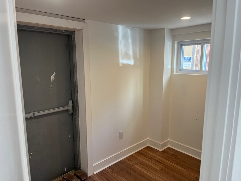 More Photos Of 763 S 4th St, Philadelphia Storefront Retail Office For Lease