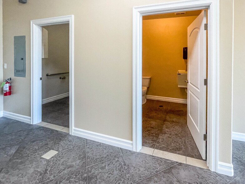 More Photos Of 2198 NE Stephens St, Roseburg Medical For Sale