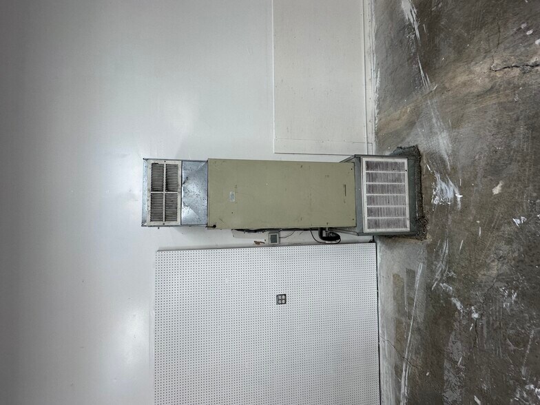 More Photos Of 32054 Old Highway 34, Tangent Warehouse For Lease