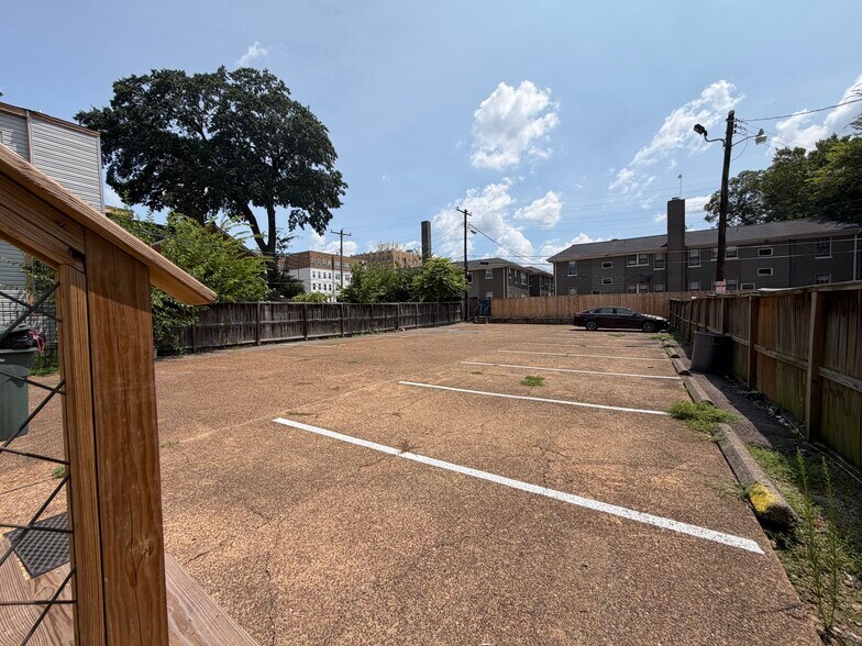 More Photos Of 28 S Idlewild St, Memphis Freestanding For Sale