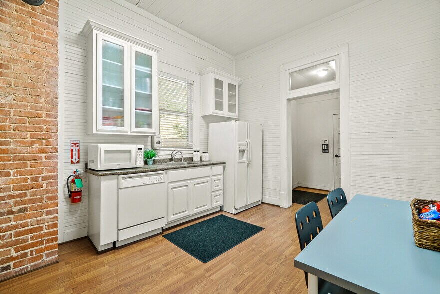 More Photos Of 800 Jackson St, Richmond Office Residential For Sale